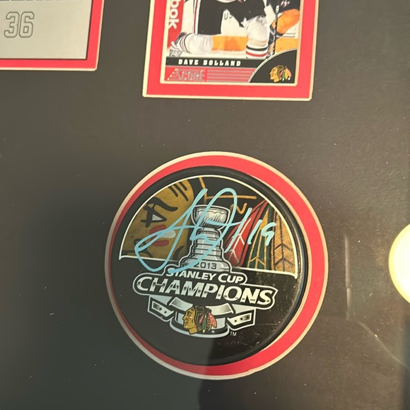 2013 Chicago Blackhawks 17 Secs Autographed Pucks - Picture 4 of 12